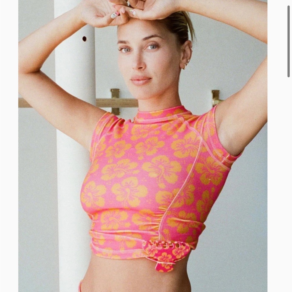 Frankie’s Bikinis hibiscus honey crop top
